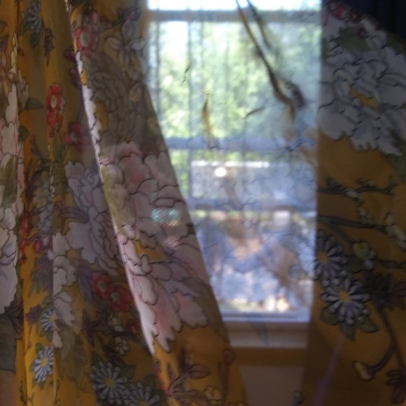 NWOT beautiful floral sheer cover up by Mudd - Picture 3 of 11